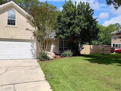 All bushes will be trimmed and lawn manicured prior to tenant move-in.