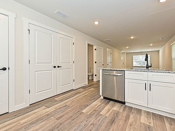 3rd image of 514 12th Ave NE