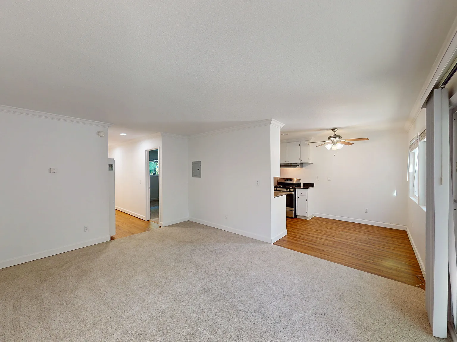 Spacious 2BR/1.5BA Apartment with Parking Included Pet Friendly — Photo 3