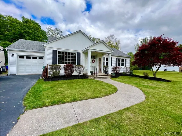 4925 Meadowbrook Rd, Williamsville, NY 14221