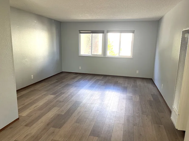 1210 J St — Photo 4