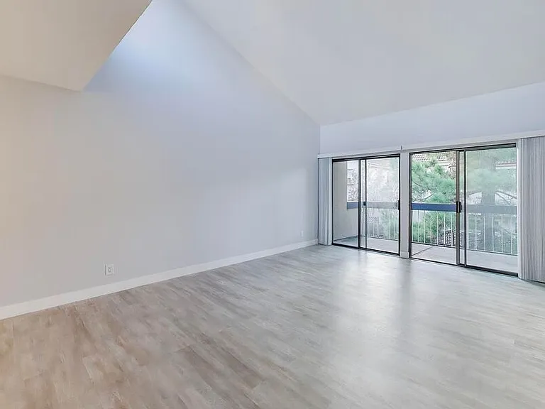 1016 Continentals Way — Photo 6