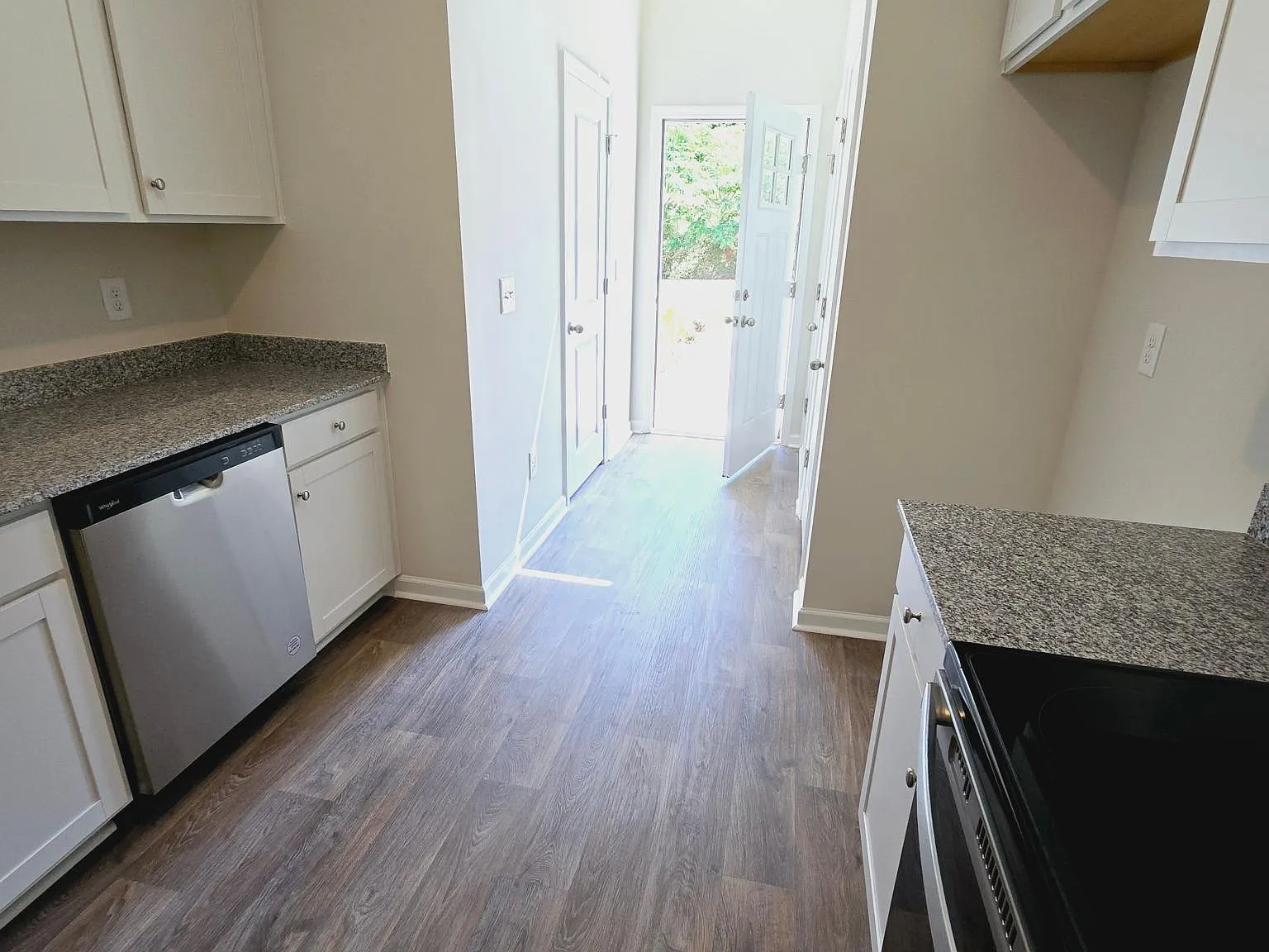 3 bed, 2.5 bath, 1358 sqft, $1,750 — Photo 3
