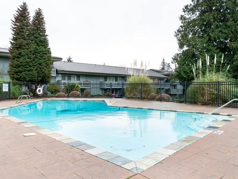 COURTYARD APTS-MUKILTEO — Photo 19