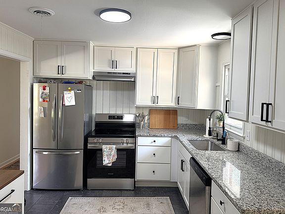 4th image of 2232 Lee St