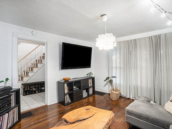 5th image of 729 Sheldon Ave SE
