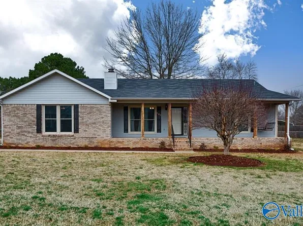107 Colonial Dr, Meridianville, AL 35759