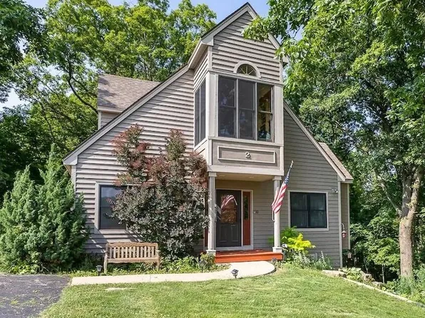 2 Briarwood Trl, Galena, IL 61036
