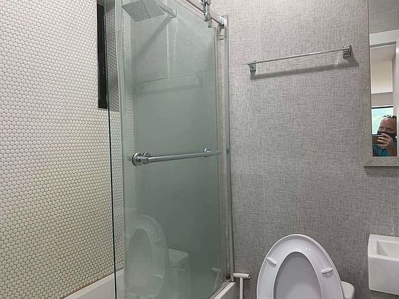 5th image of 291 Pleasant Ave APT 2