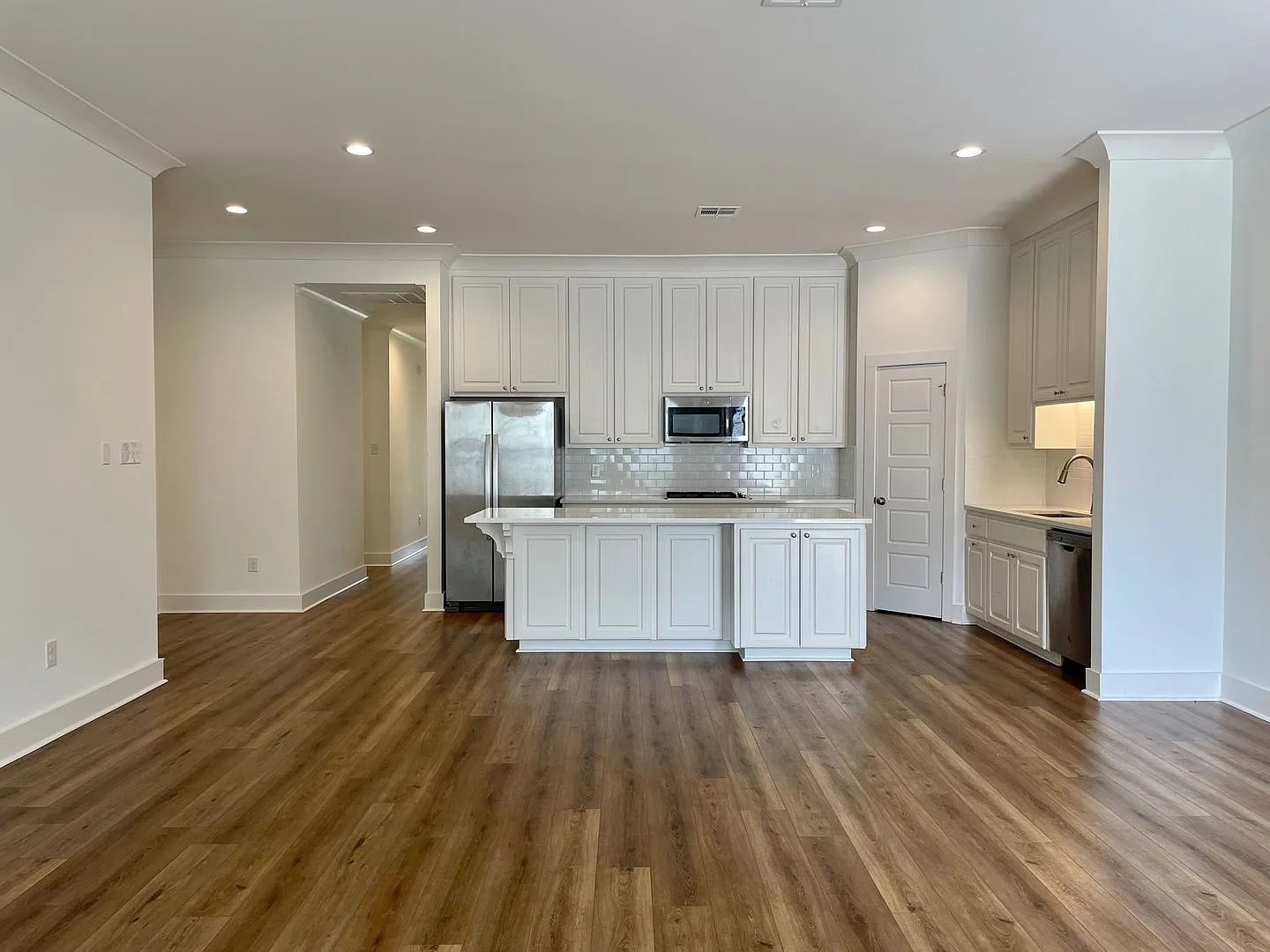 Beautiful 4 Bedroom Home in gated community — Photo 4