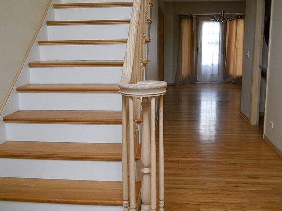 3rd image of 2725 Newport Dr