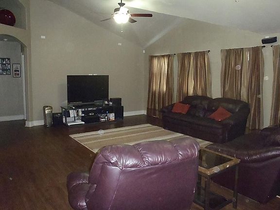 5th image of 2108 15th Ave N