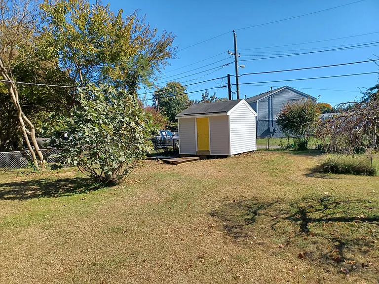 1407 Carter St — Photo 6