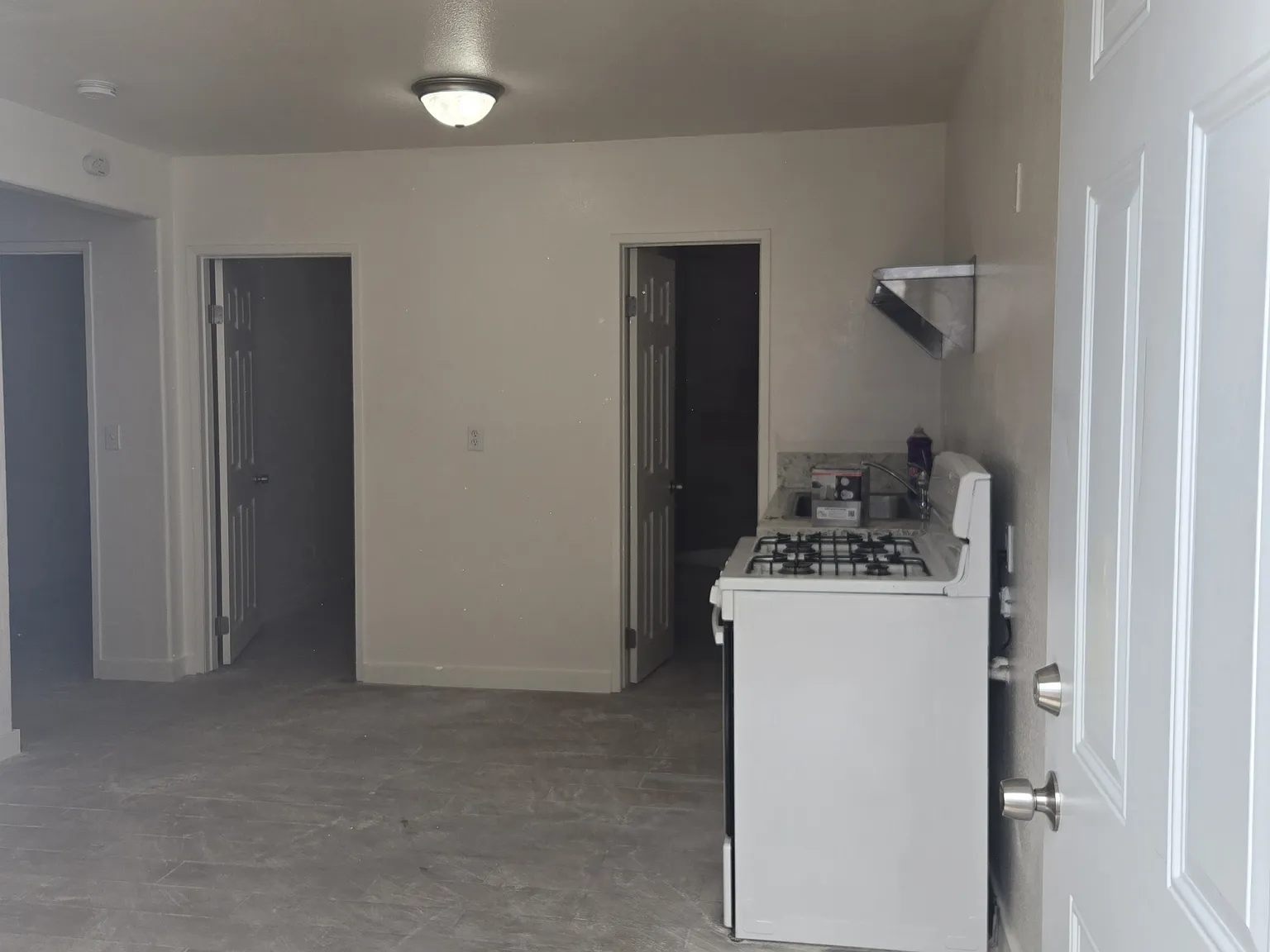 1 bed, 1100 sqft, $1,100 — Photo 2