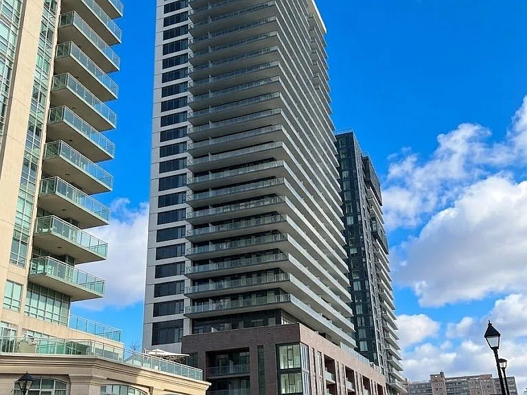 2075 Lakeshore Rd S #415 — Photo 1