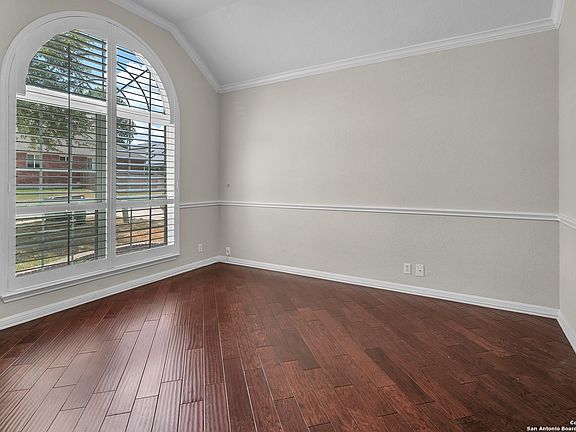 5th image of 114 BAYHILL DR