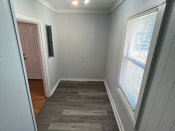 4th image of 504 Crescent Ave
