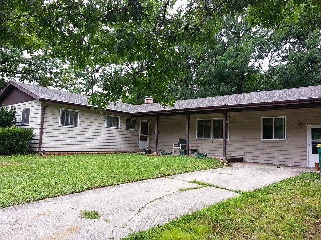 1st image of 202 Knollwood Dr