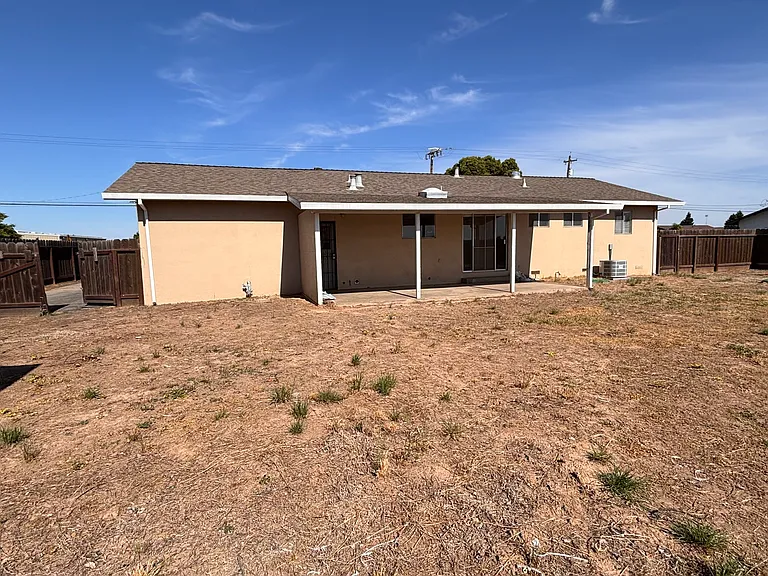 10449 Pioneer Ave — Photo 21