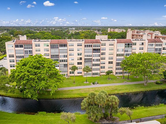 3rd image of 14527 Bonaire Boulevard #203