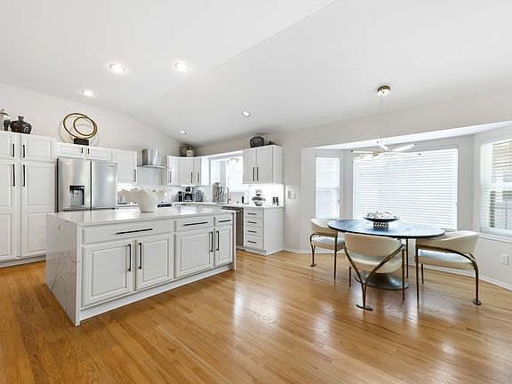 4th image of 2819 N Plumthicket Cir