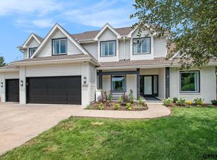 16442 Summit Dr, Omaha, NE 68136
