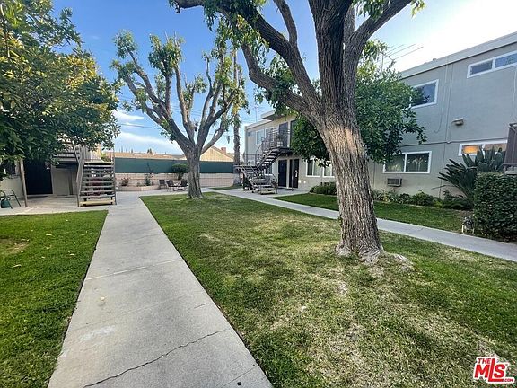 3rd image of 7131 N Coldwater Canyon Ave #17