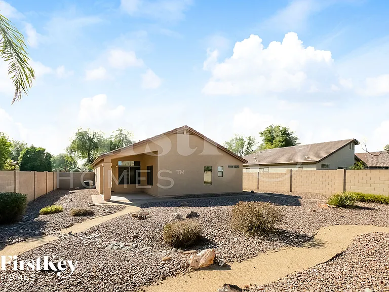 13414 W Port Royale Ln — Photo 14