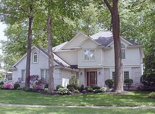 8247 Country Brook Dr, Holland, OH 43528