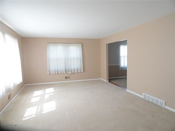 5th image of 65 Crestview Dr