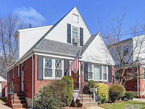2nd image of 441 Carnation Ave