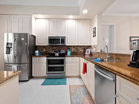 2nd image of 26 Harbour Isle Drive W #204