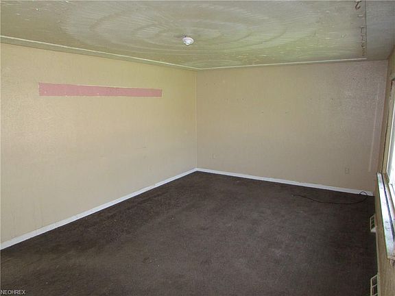 4th image of 575 Baldwin Ave