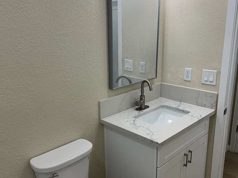 16463 Woodruff Ave — Photo 26