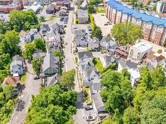 3rd image of 385 Forest Ave