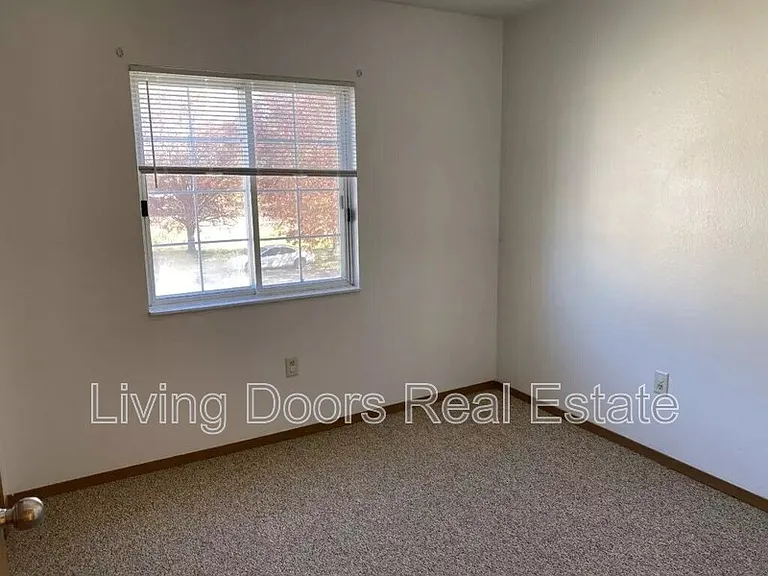 607 S Washington St #2 — Photo 3