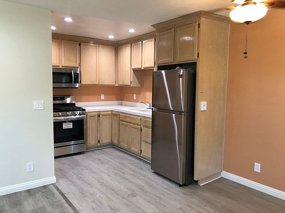 3rd image of 2460 N Eastern Ave #11