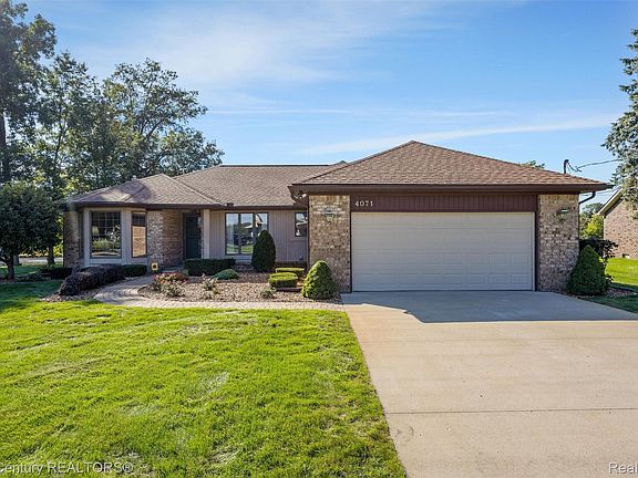 3rd image of 4071 Chevron Dr