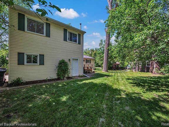 3rd image of 470 Oak Grove Dr