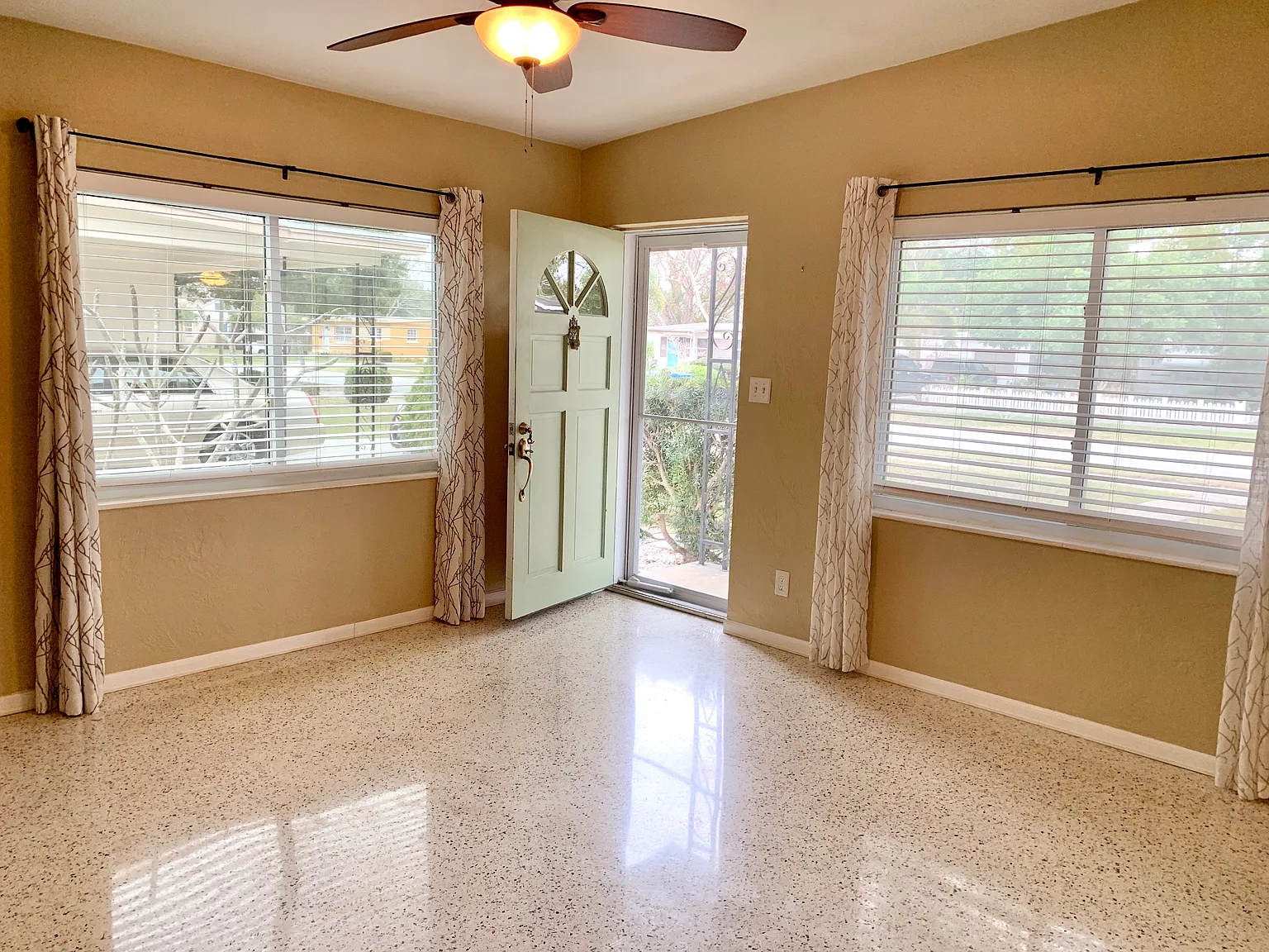 3 bed, 1571 sqft, $2,150 — Photo 3