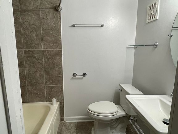 5th image of 601 Janette Ave SW APT 7
