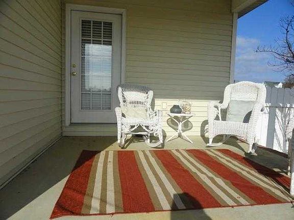 4th image of 221 Heather Ln