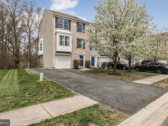 2nd image of 372 N Barrington Ct