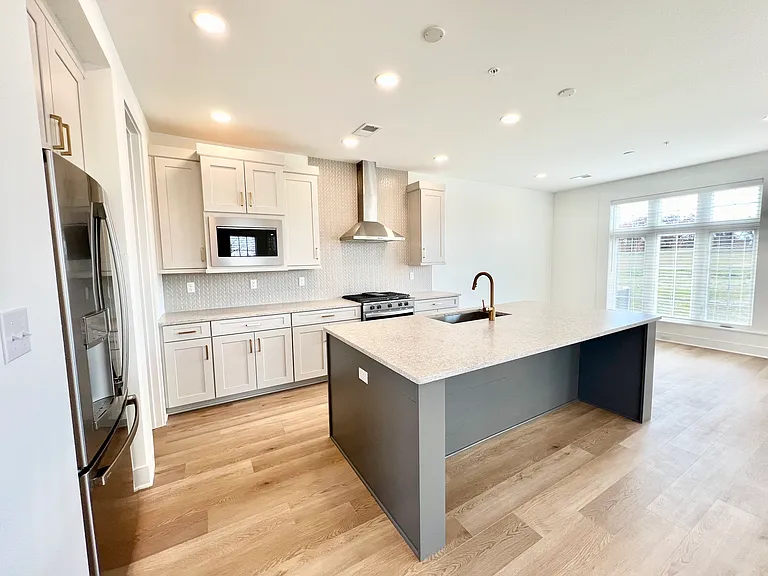 401 Cranford Way — Photo 1
