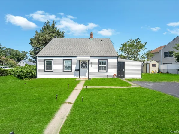 88 Anchor Lane, Levittown, NY 11756