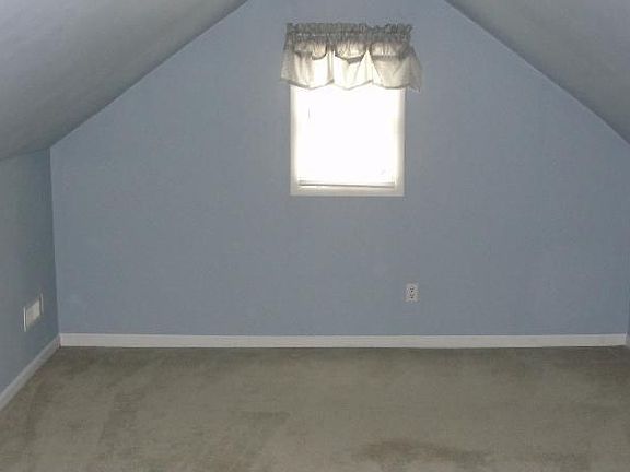 5th image of 33 Goodhue Dr