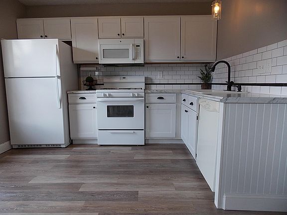 3rd image of 3957 Eastrise Dr