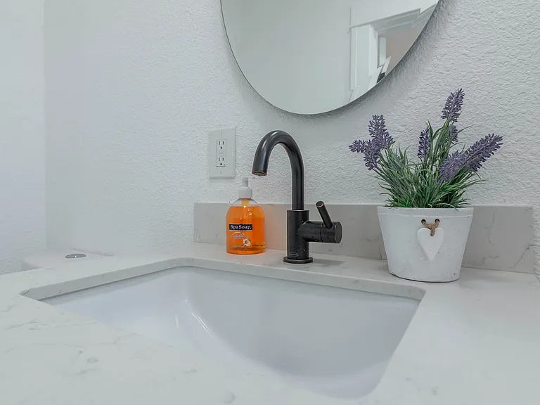 7319 S Hobart Blvd — Photo 31