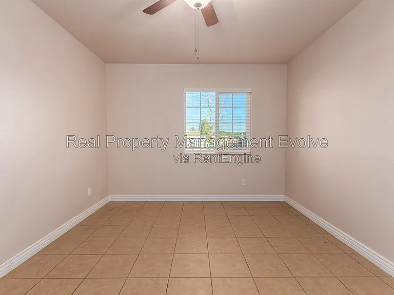 5438 S 46th Pl — Photo 32