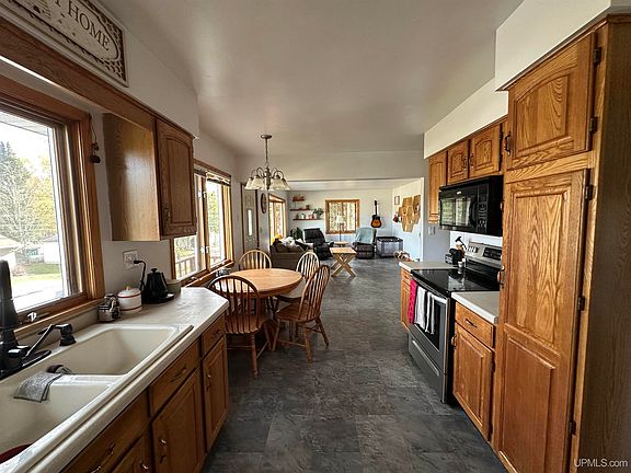 2nd image of 7623 Oak Dr